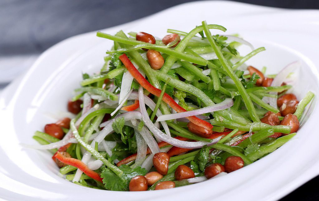 Можно ли кормящим салаты. Пекинский салат. Пекинский салат растение. Салат для кормящей мамы. Пекинский салат калорийность.